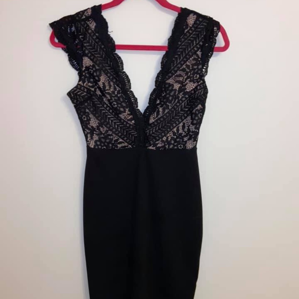 Black lace detail semiformal dress